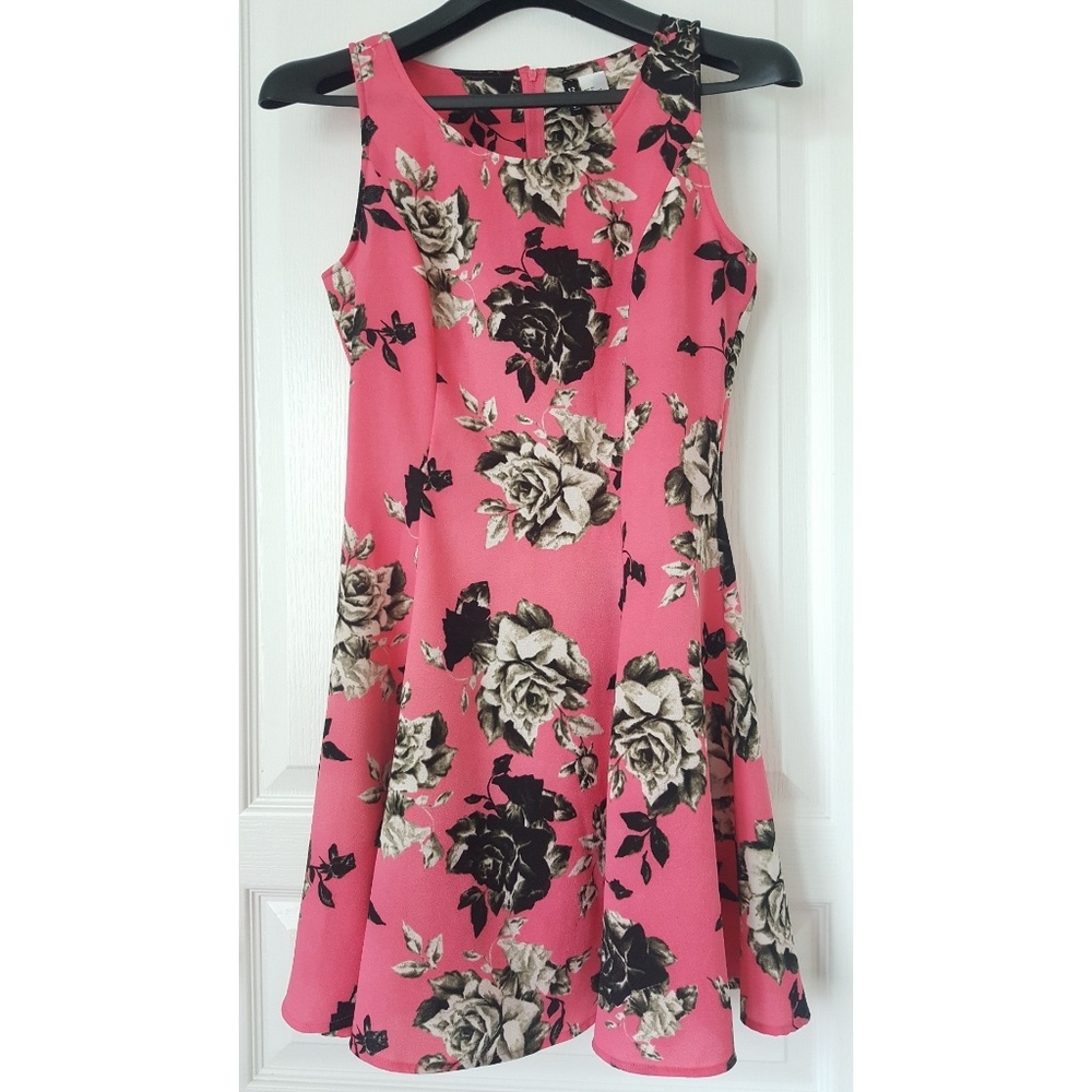 Divided Vintage Sleeveless Rose Flare Dress Size 6